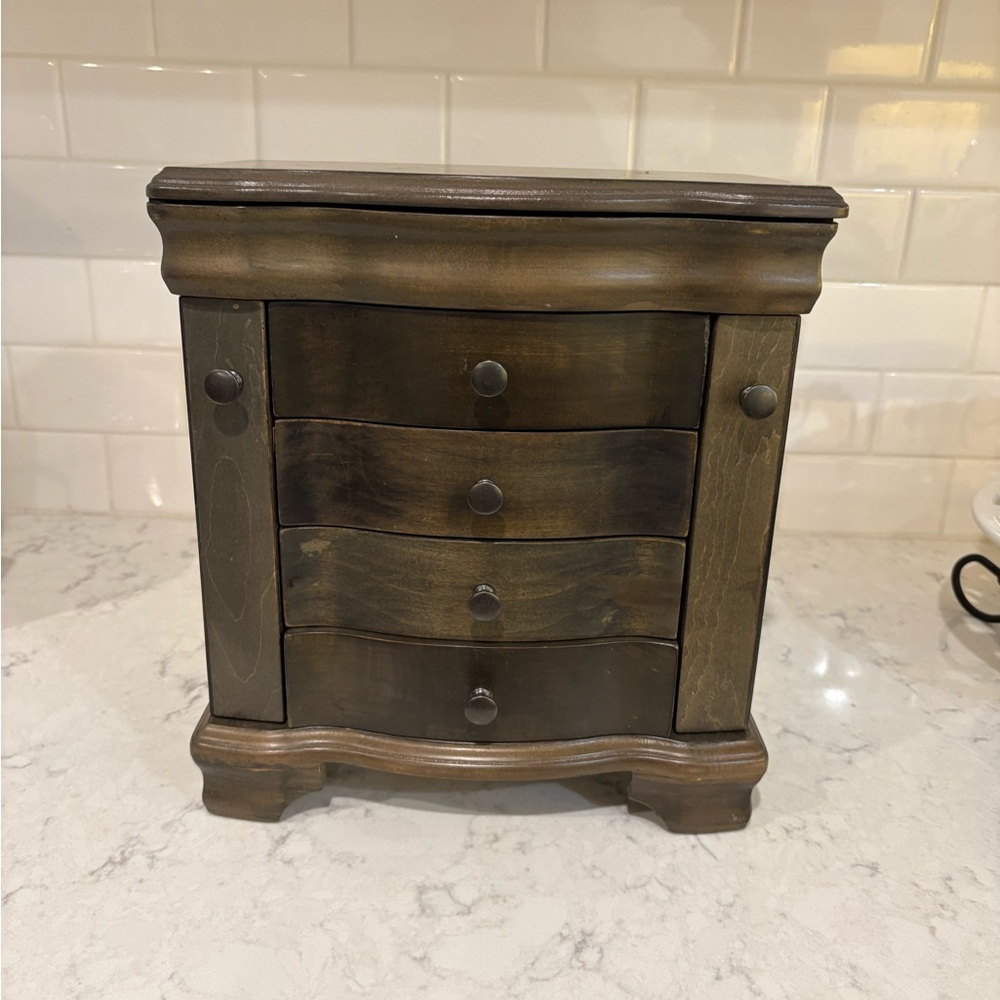 Hive & Honey Brown jewelry box.